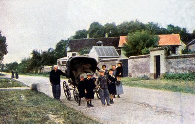 Eine Familie flieht vor der deutschen Invasion während der Schlacht an der Marne östlich von Paris, September 1914 von Jules Gervais Courtellemont